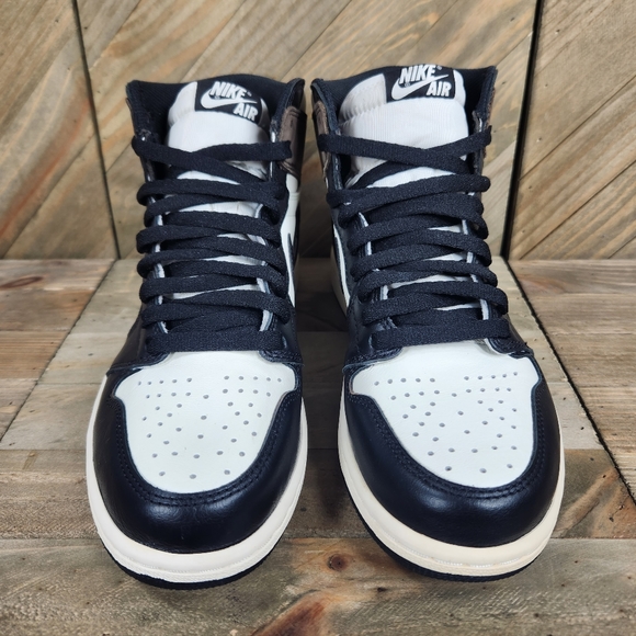 Nike Air Jordan 1 Mocha Retro High Mens Athletic Sneakers Size 8.5 Womens 10 - Picture 3 of 9